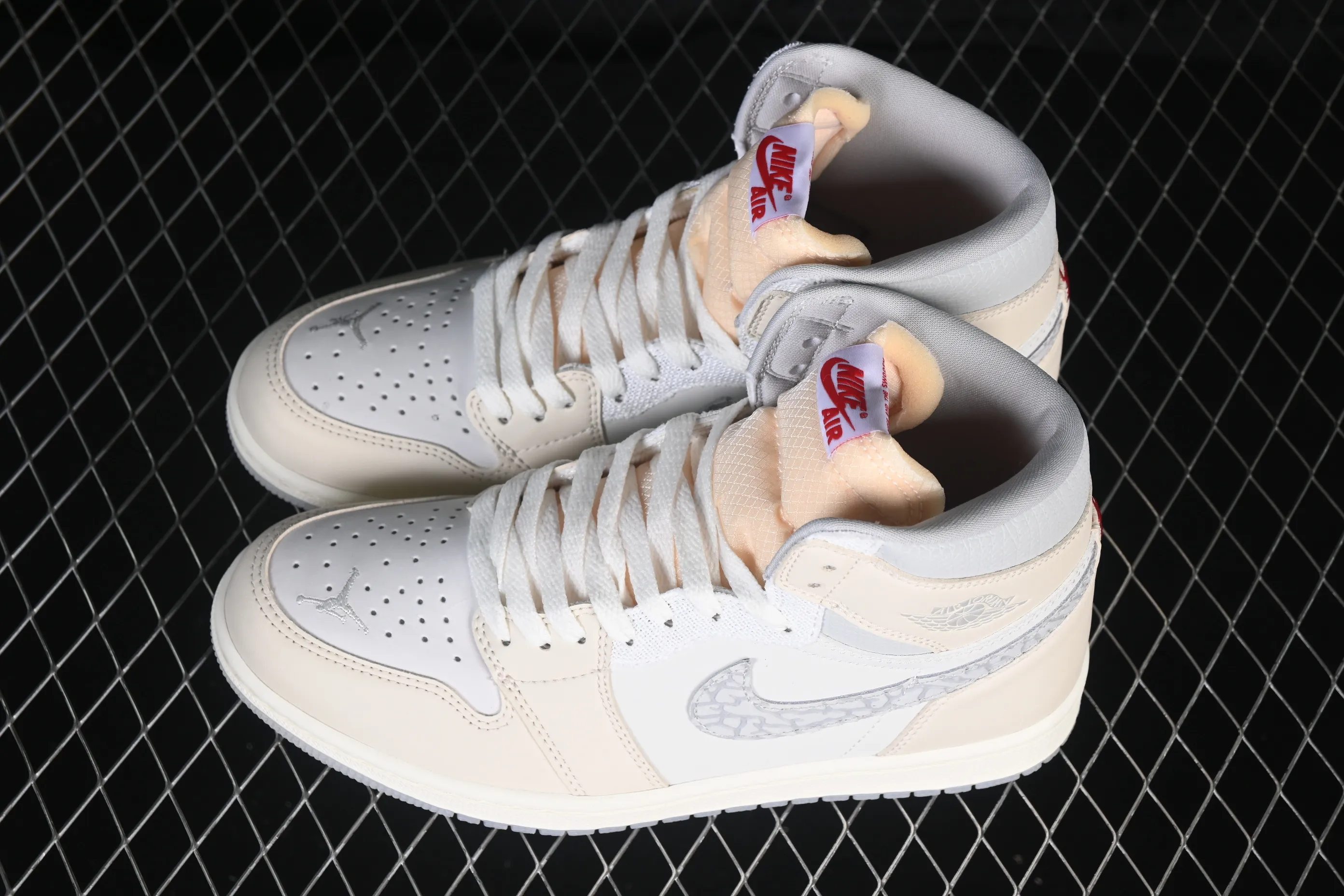 All categories Air Jordan Jordan series basketball shoes Air Jordan 1 High Air Jordan 1 High OG AJ1 Joe 1 ivory white high-top basketball shoes IH4363-100